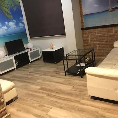 Precioso Apartamento 3 Habitaciones. Con Patio. Camas Εξωτερικό φωτογραφία