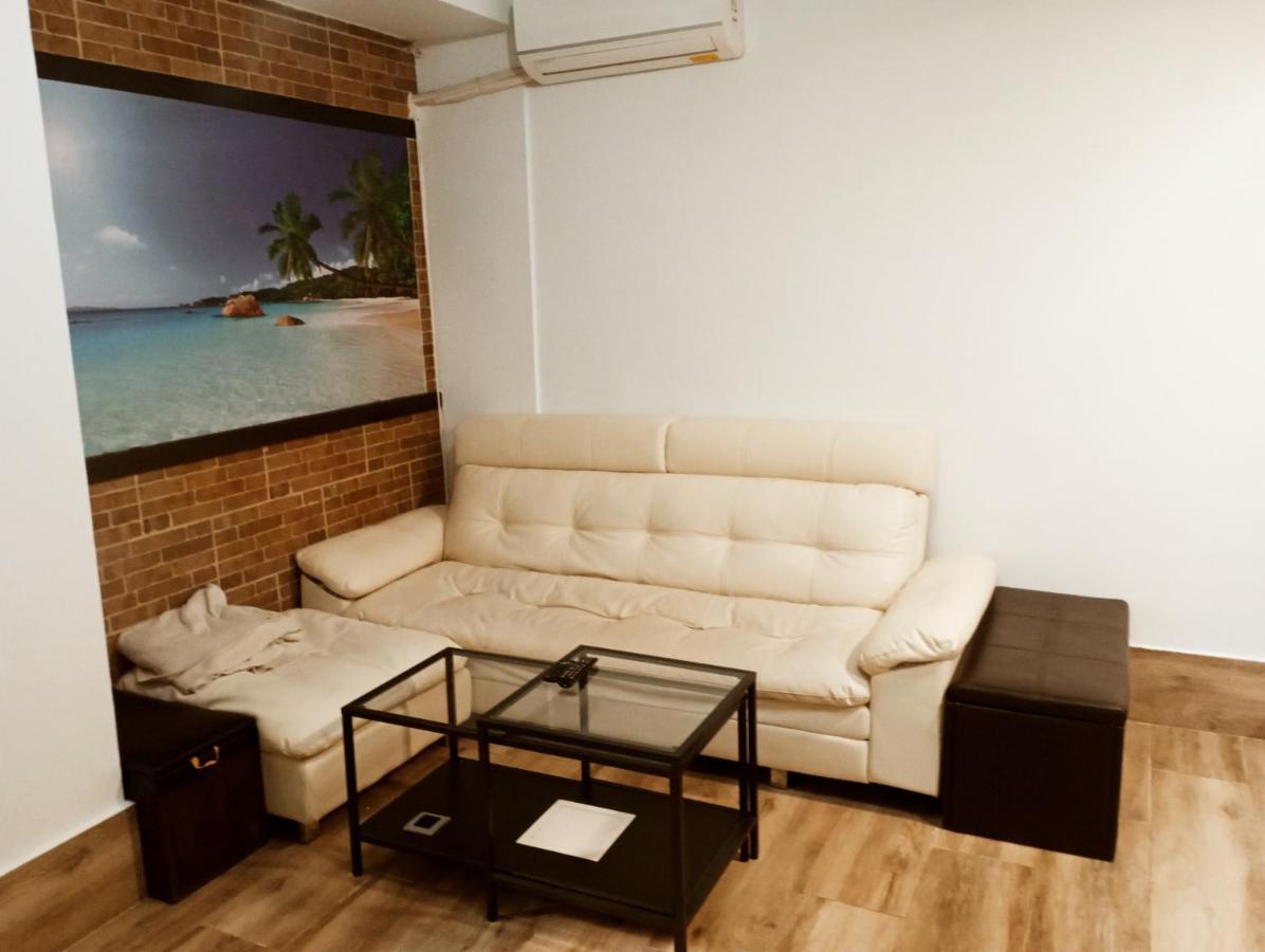 Precioso Apartamento 3 Habitaciones. Con Patio. Camas Εξωτερικό φωτογραφία
